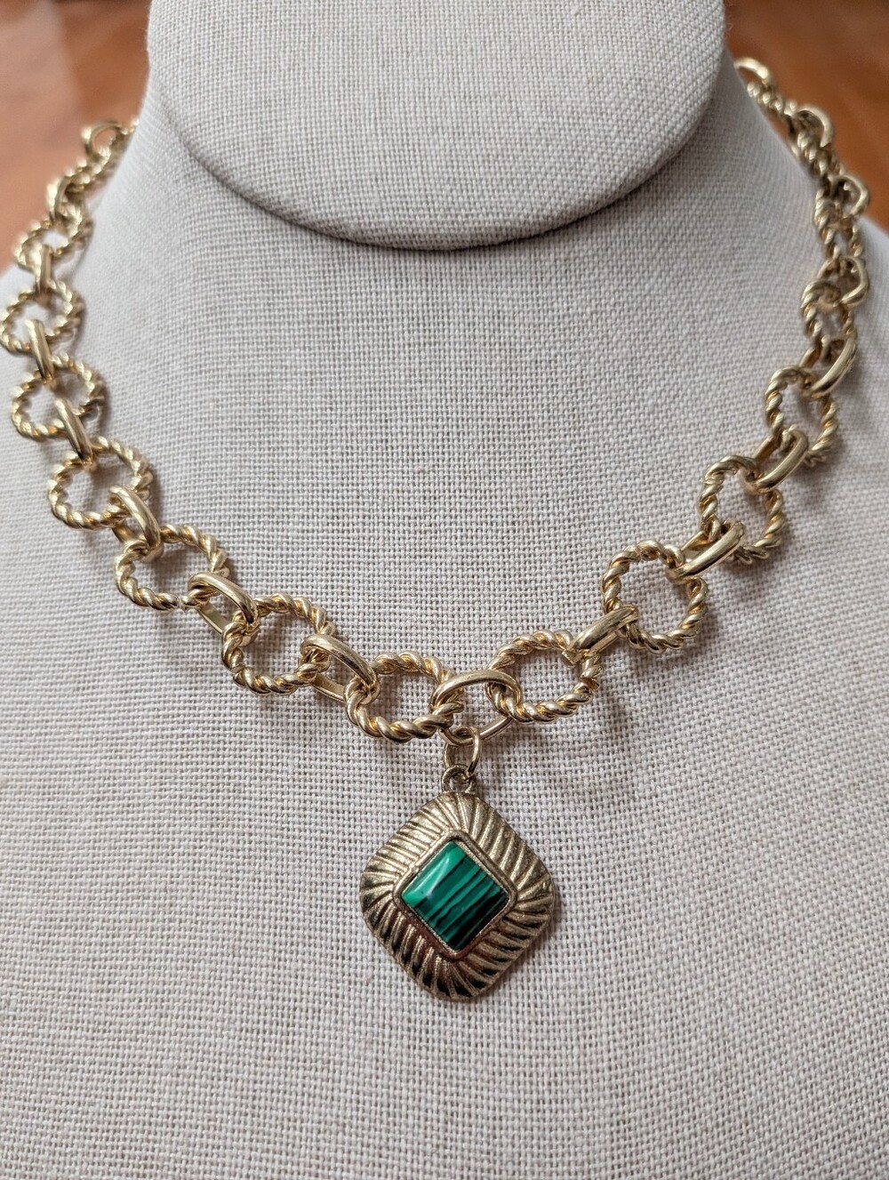 Vintage 1970s Gold-Tone Rope Chain Necklace Green Banded Malachite-Style Pendant